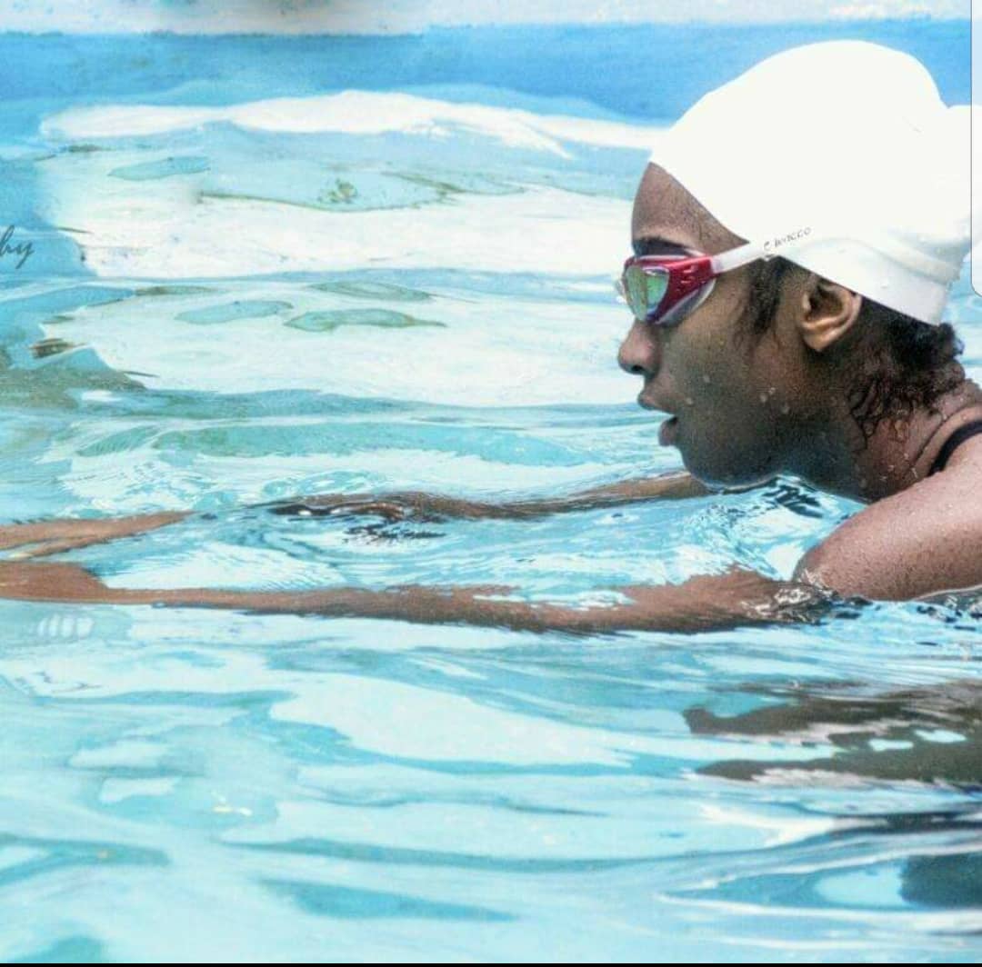 Nageur en action pendant l'entraînement